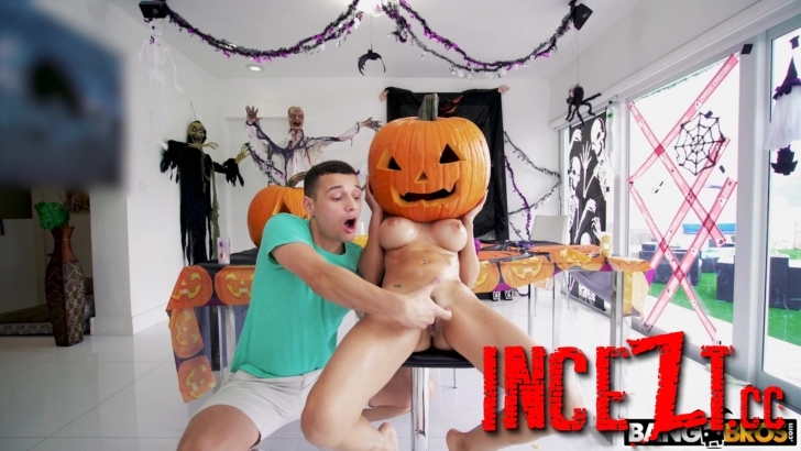 Tia Cyrus - Swalloween Treat