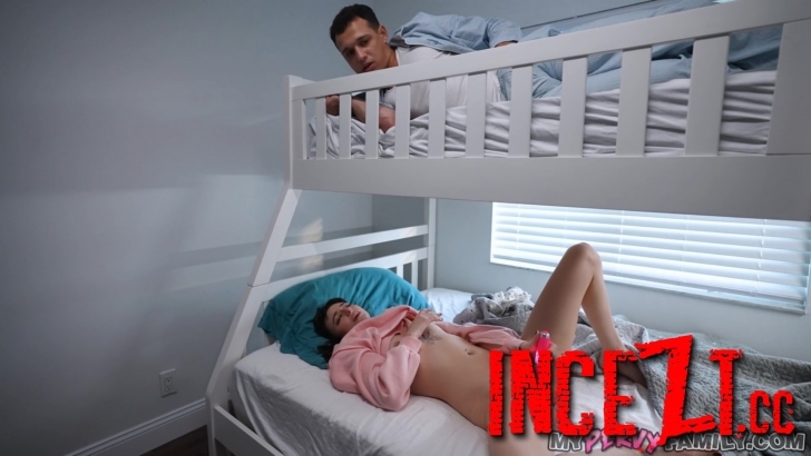 Lana Smalls, Johnny Love - Sneakn' a Peek On My Stepsister Jilling Off (Full HD)
